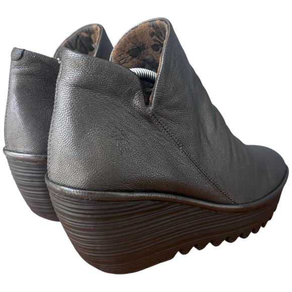 FLY LONDON Yip Women Sz 38 US 7.5-8 Wedge Bootie Black Oil Leather Ankle Zip - Picture 4 of 14